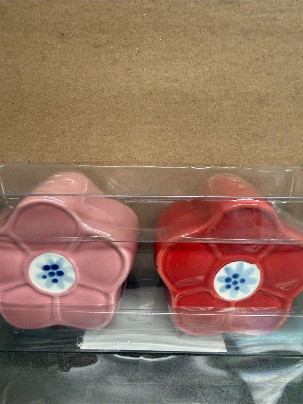❣️5/$25❣️Decorative Flower Ceramic Salt and Pepper Shakers - Pink & Red